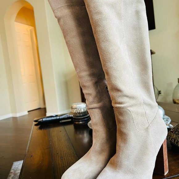 Boots Michael Kors size 8  BEIGE, HIGH SUEDE. - Picture 1 of 12